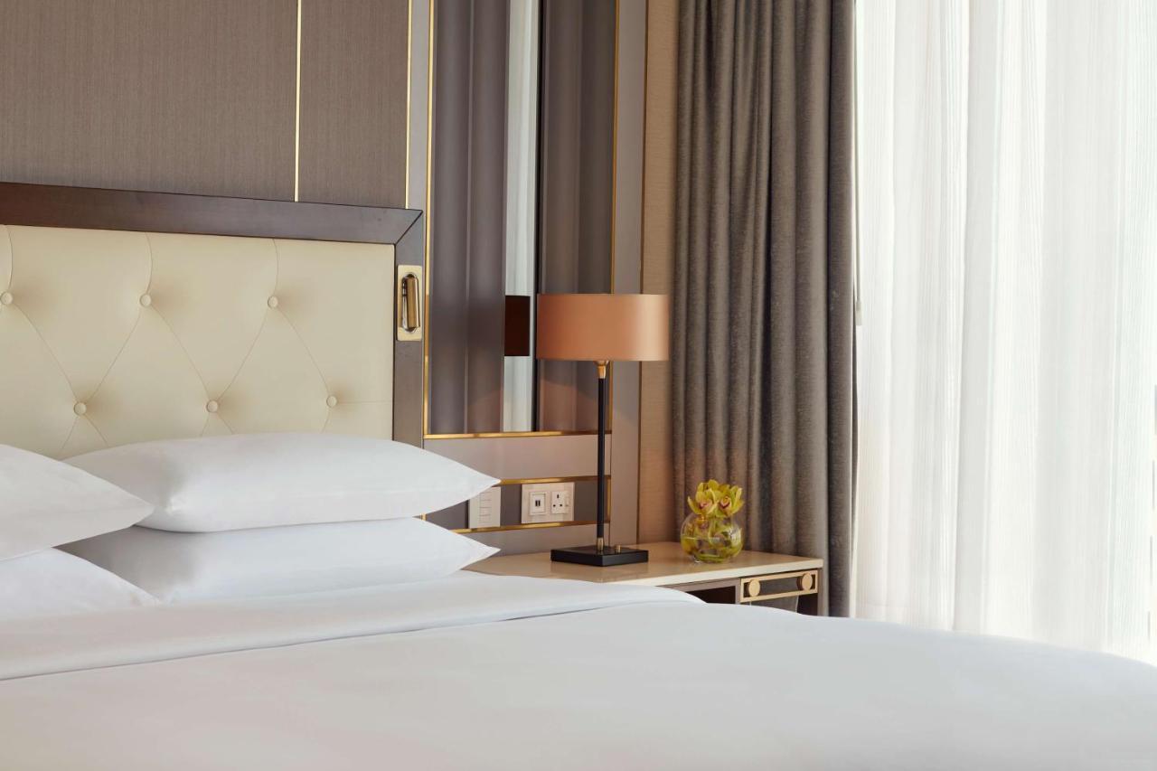 Grand Hyatt Al Khobar Hotel And Residences Exterior photo A bedroom at the hotel